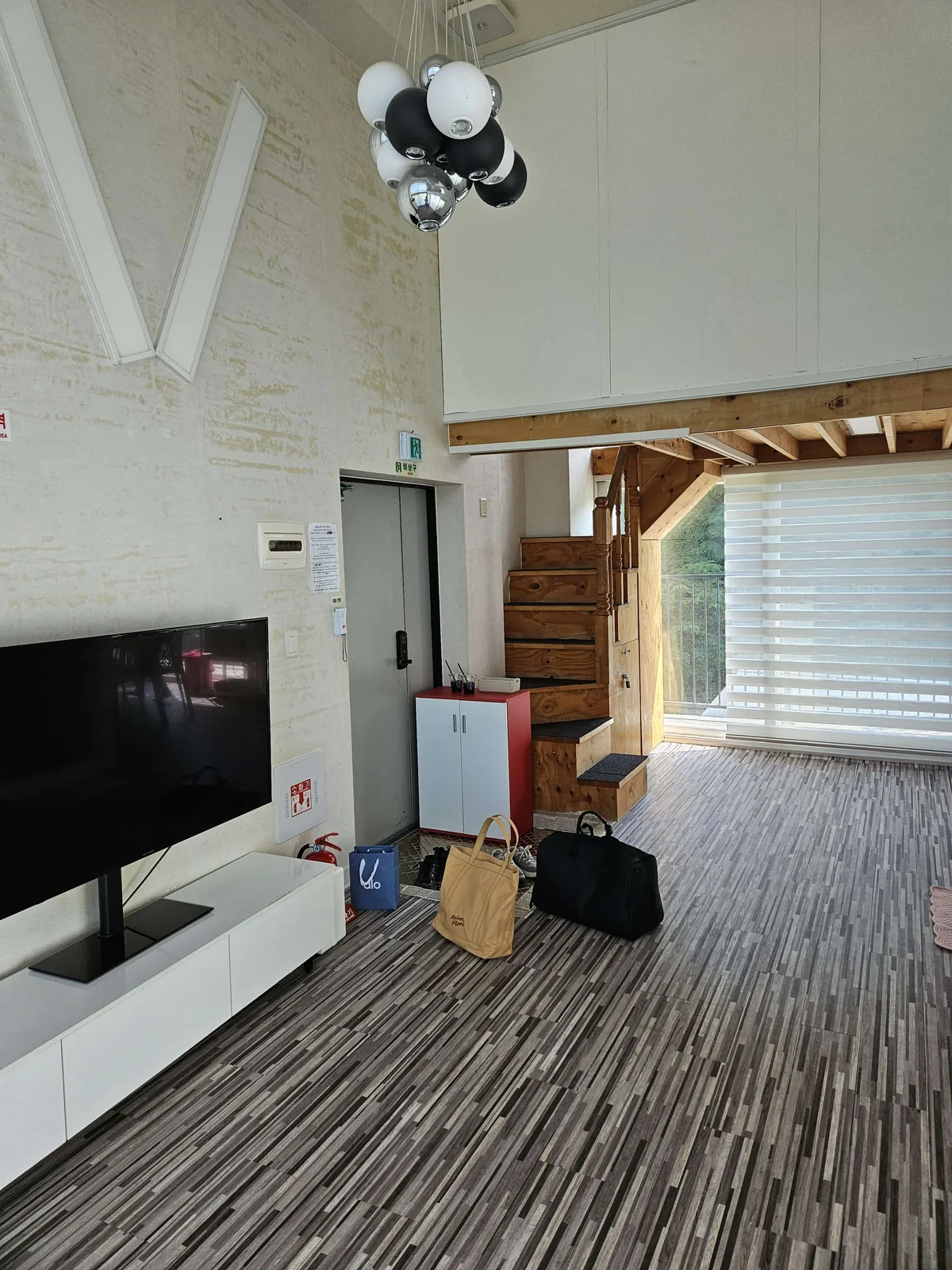 Hyewon Ian Pension living room