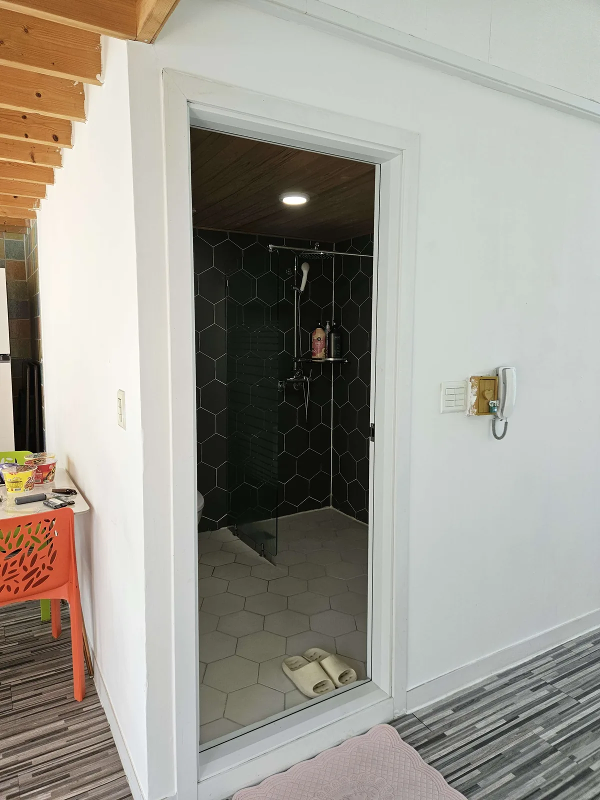 Hyewon Ian Pension shared bathroom near living room