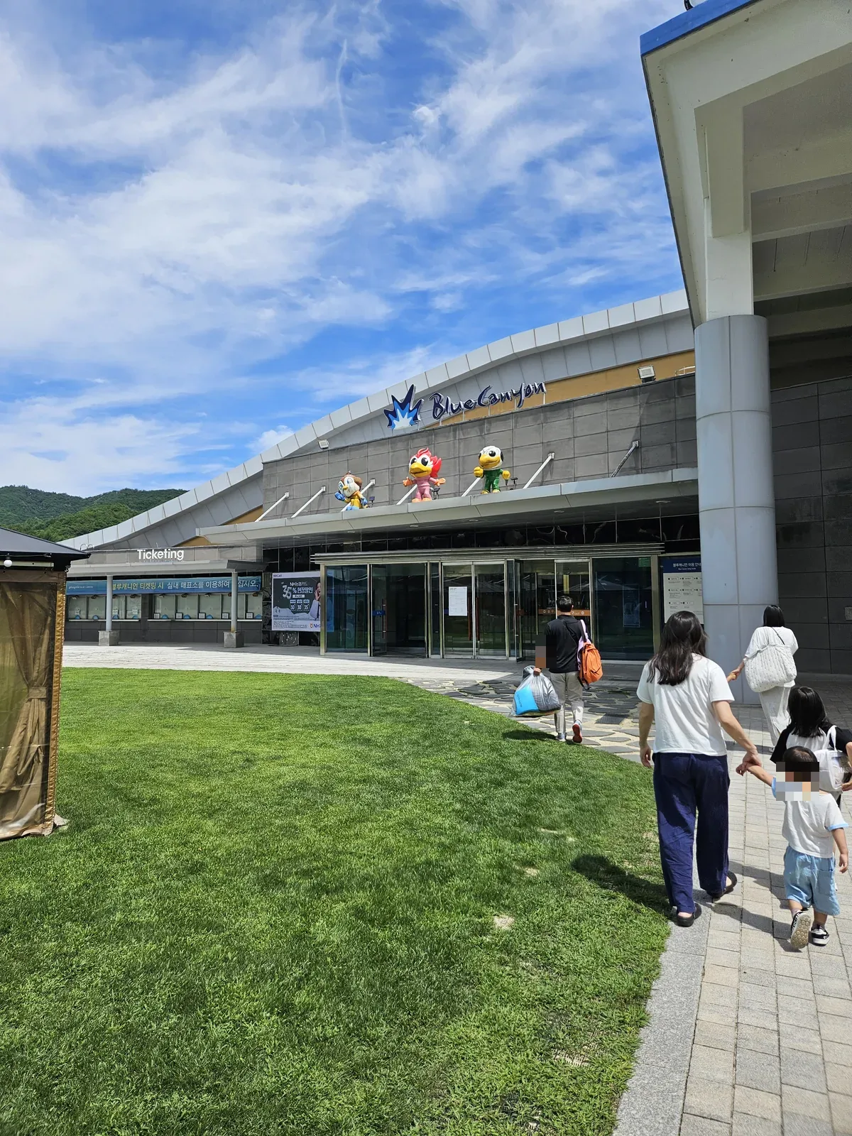 The Blue Canyon entrance, with the ticketing booths on the left