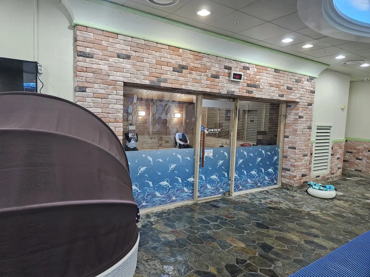 The dry sauna near the food court — hop in with your swimsuit on to warm up