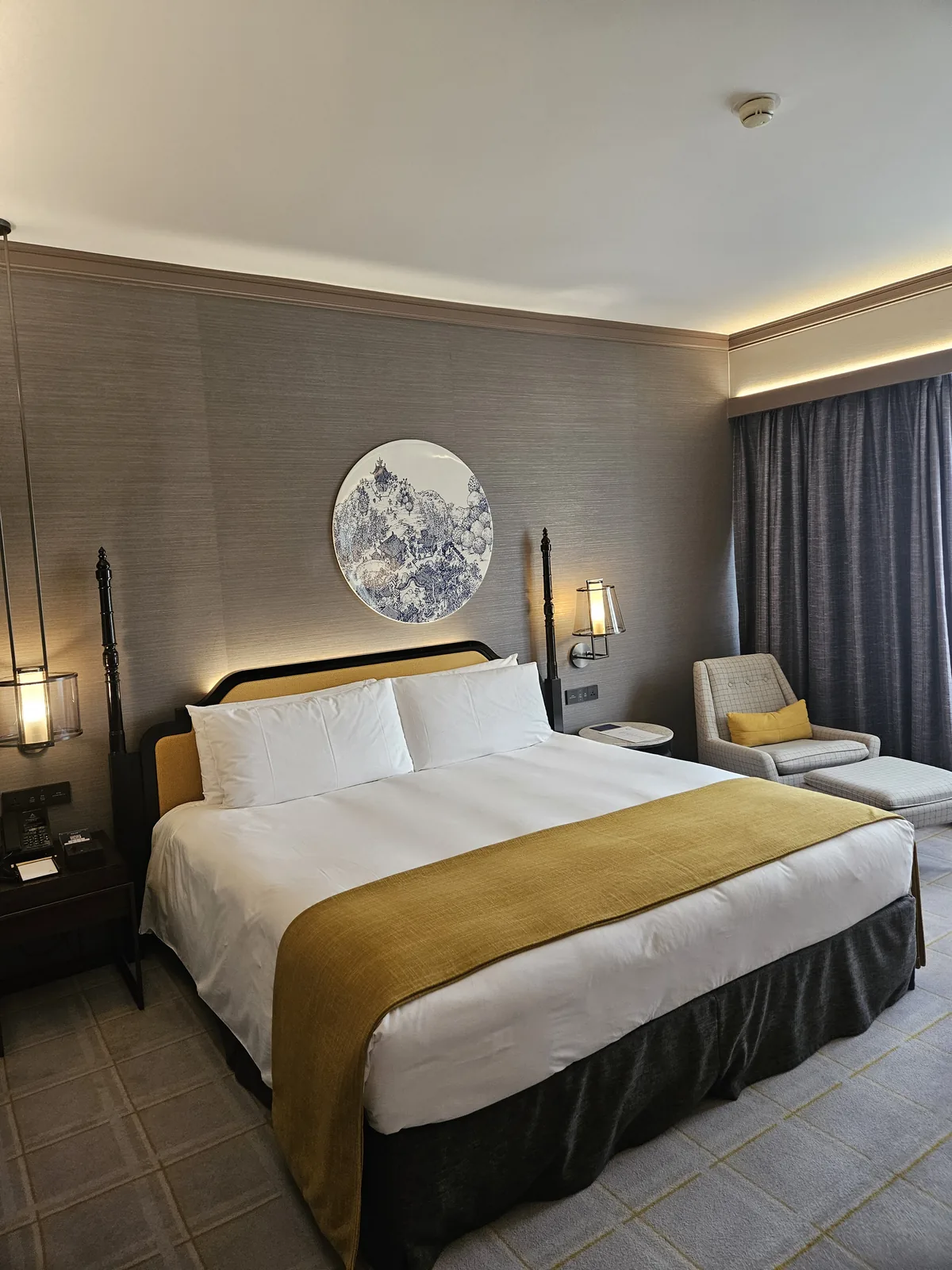 A standard king room