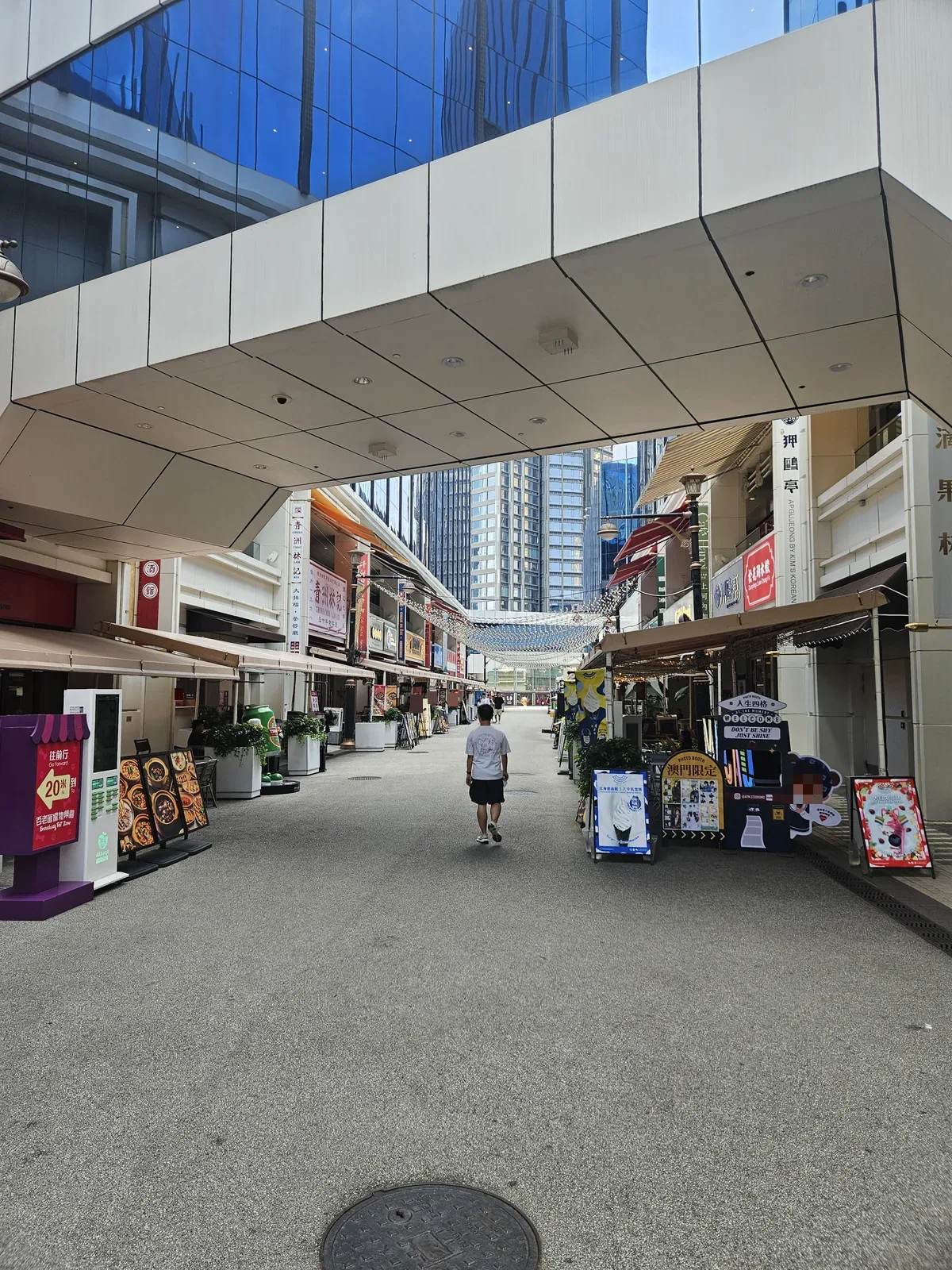 The food street, quiet in the afternoon