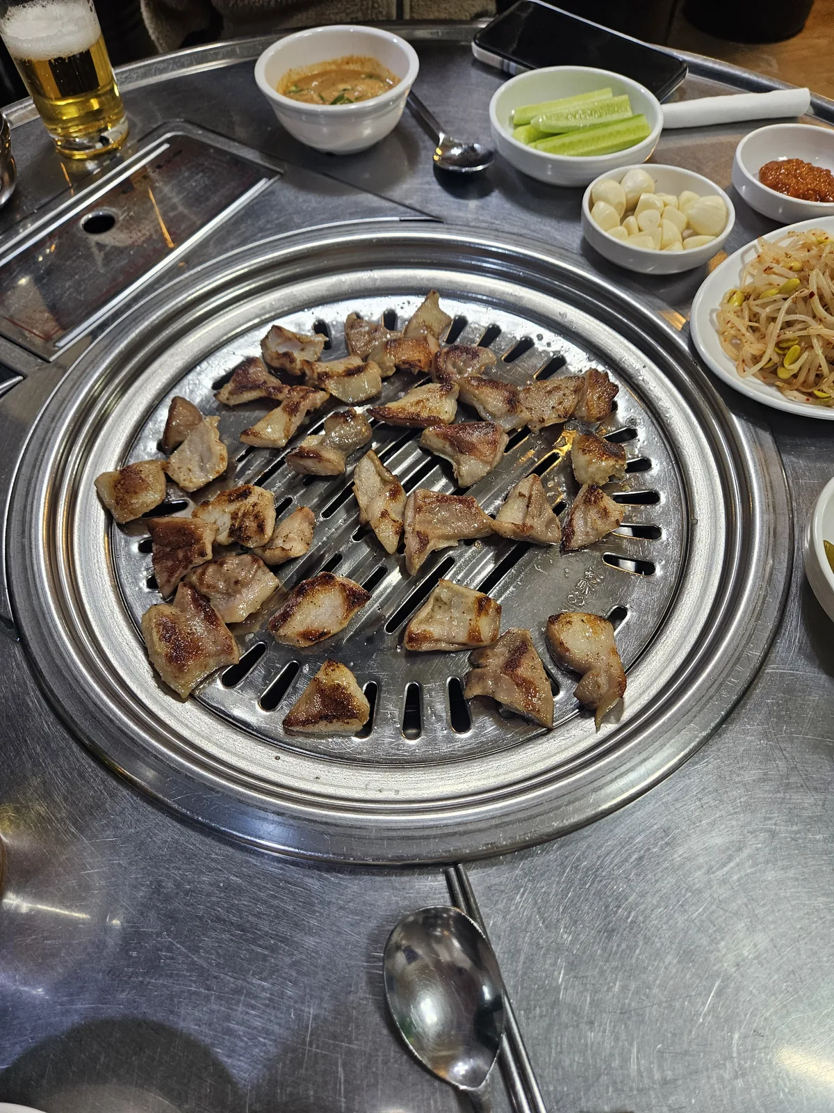 Charcoal-grilled beef makchang at Saemgol